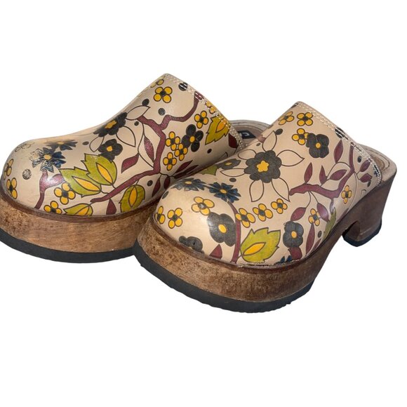 Candies Vintage Womens Clogs Size 7 Boho Funky Fun Floral Wooden Casual - Picture 1 of 10